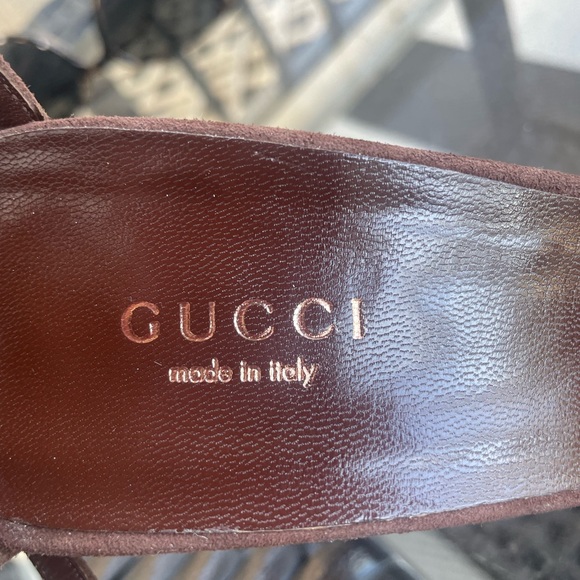 GUCCI. NEVER WORN Suede Platform Sand Pelle
New Chocolate Sandal Size 36.5 - Picture 9 of 9